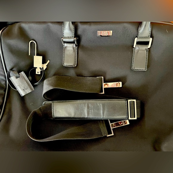 Like New! Large Gucci Leather & Vinyl/Canvas Suitcase, Purchased in Rome in 00’s - Picture 9 of 14